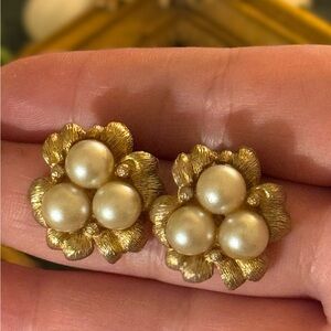 VTG Gold Flower Pearl Cluster Earrings